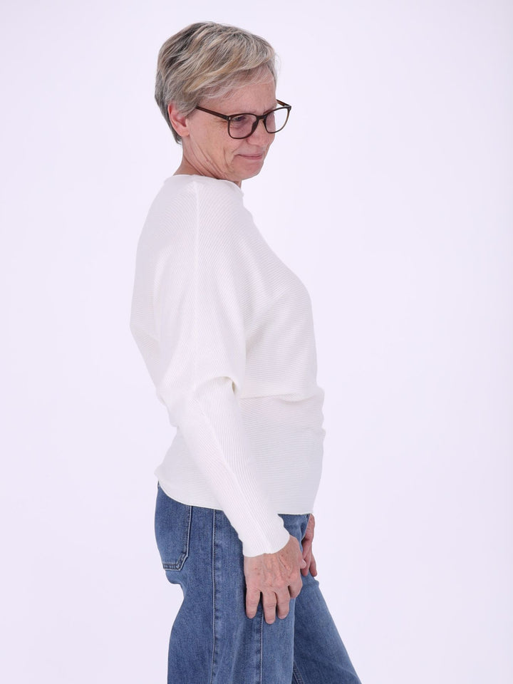 Weißer Damen Strickpullover mit Fledermausärmeln – weich, elegant & modern