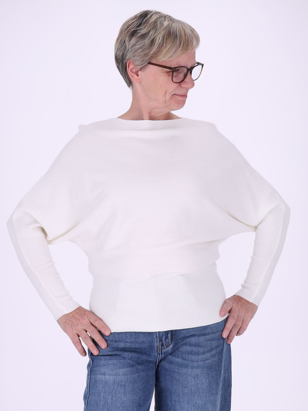 Weißer Damen Strickpullover mit Fledermausärmeln – weich, elegant & modern