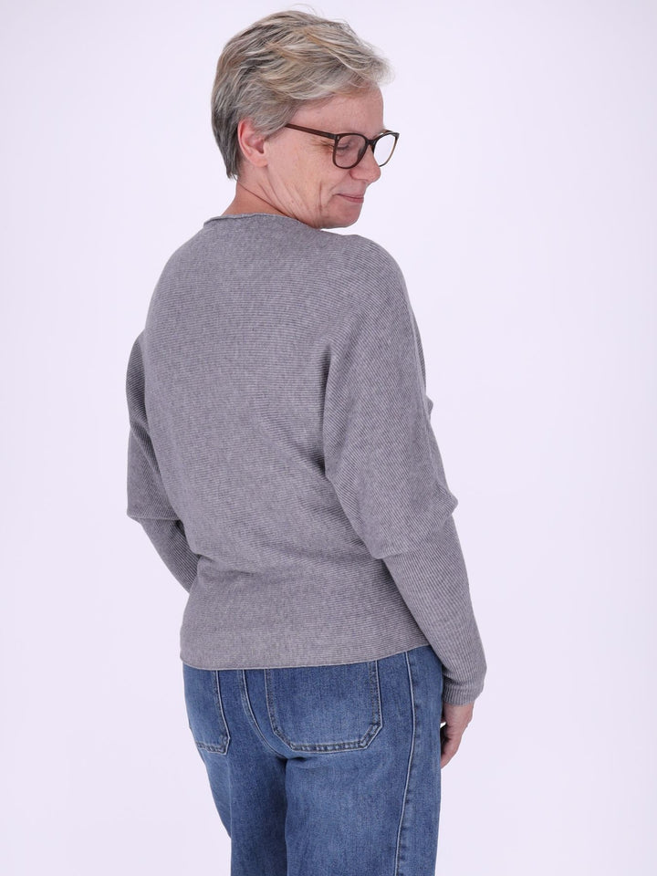 Grauer Damen Strickpullover mit Fledermausärmeln – weich, modern & vielseitig kombinierbar