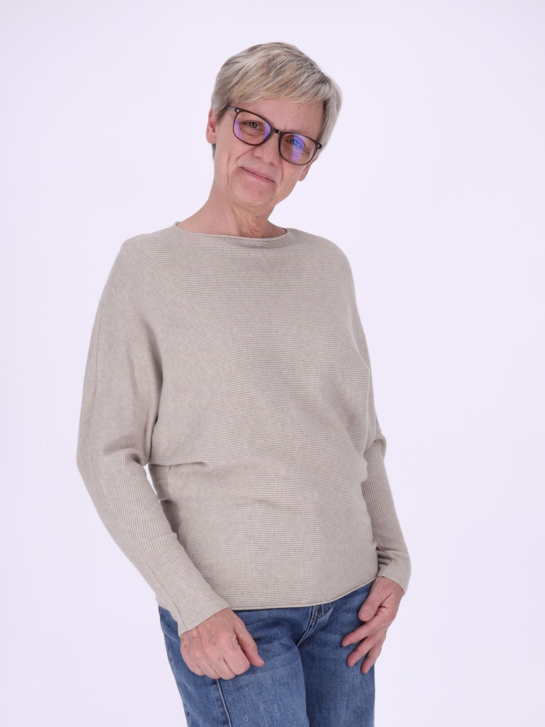 Damen Strickpullover mit Fledermausärmeln in Fango – weich, modern & stilvoll