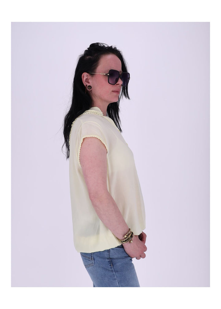 Splash of Color Damen T-Shirt Spitzeneinsatz