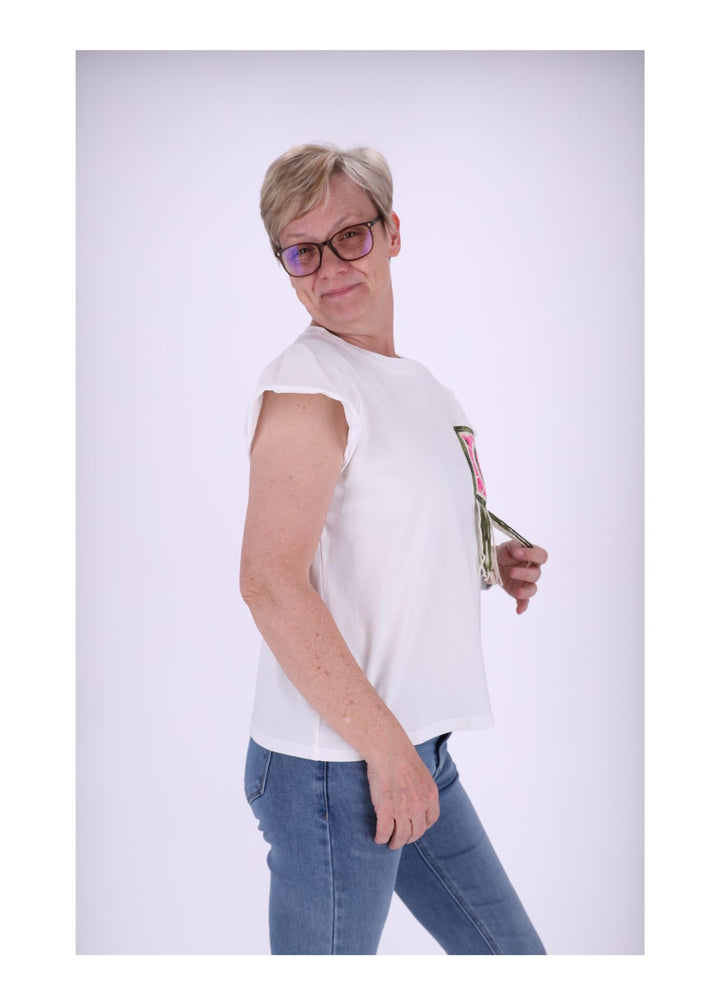 Splash of Color Boxy-T-Shirt mit Häkeltasche
